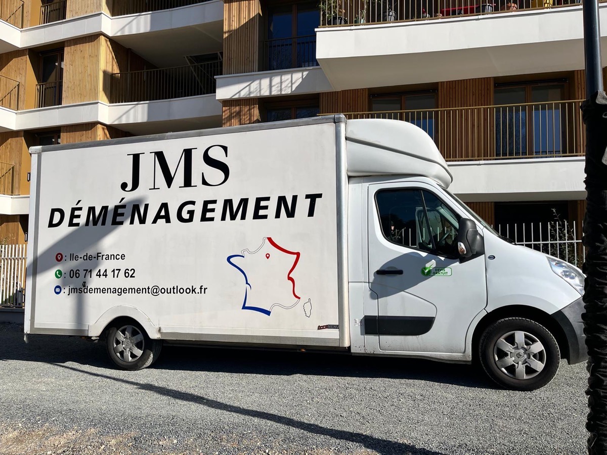 Camion JMS Déménagement vue laterale avec branding complet